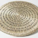 い草を丁寧に編み込んだ琉球円座をプレゼント