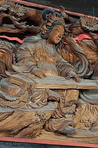 円蔵院の欄間「玉巵弾琴」