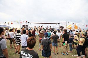 オーシャンビューのステージで盛り上がる！（昨年）